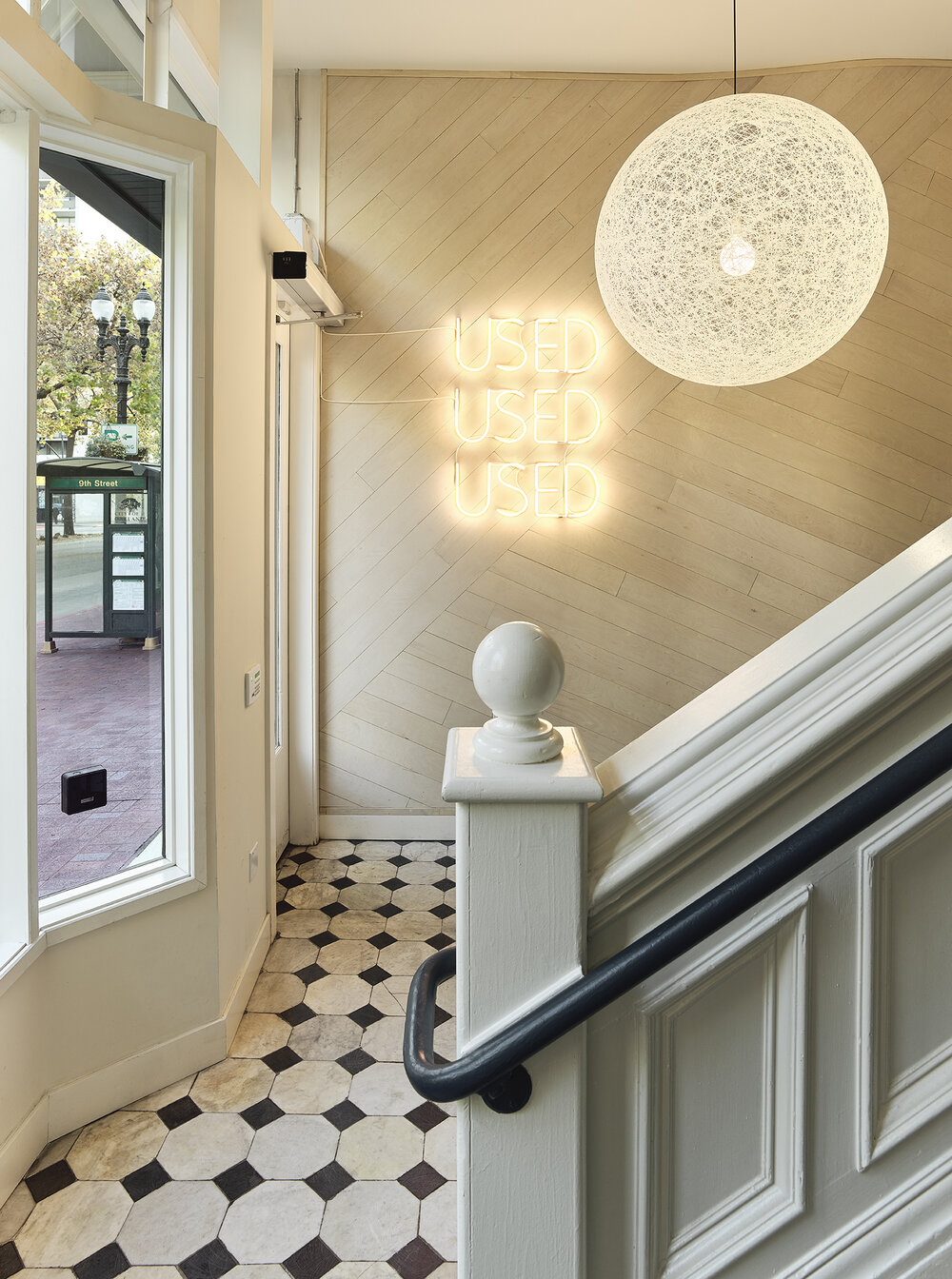 Entrance thredup-office-2