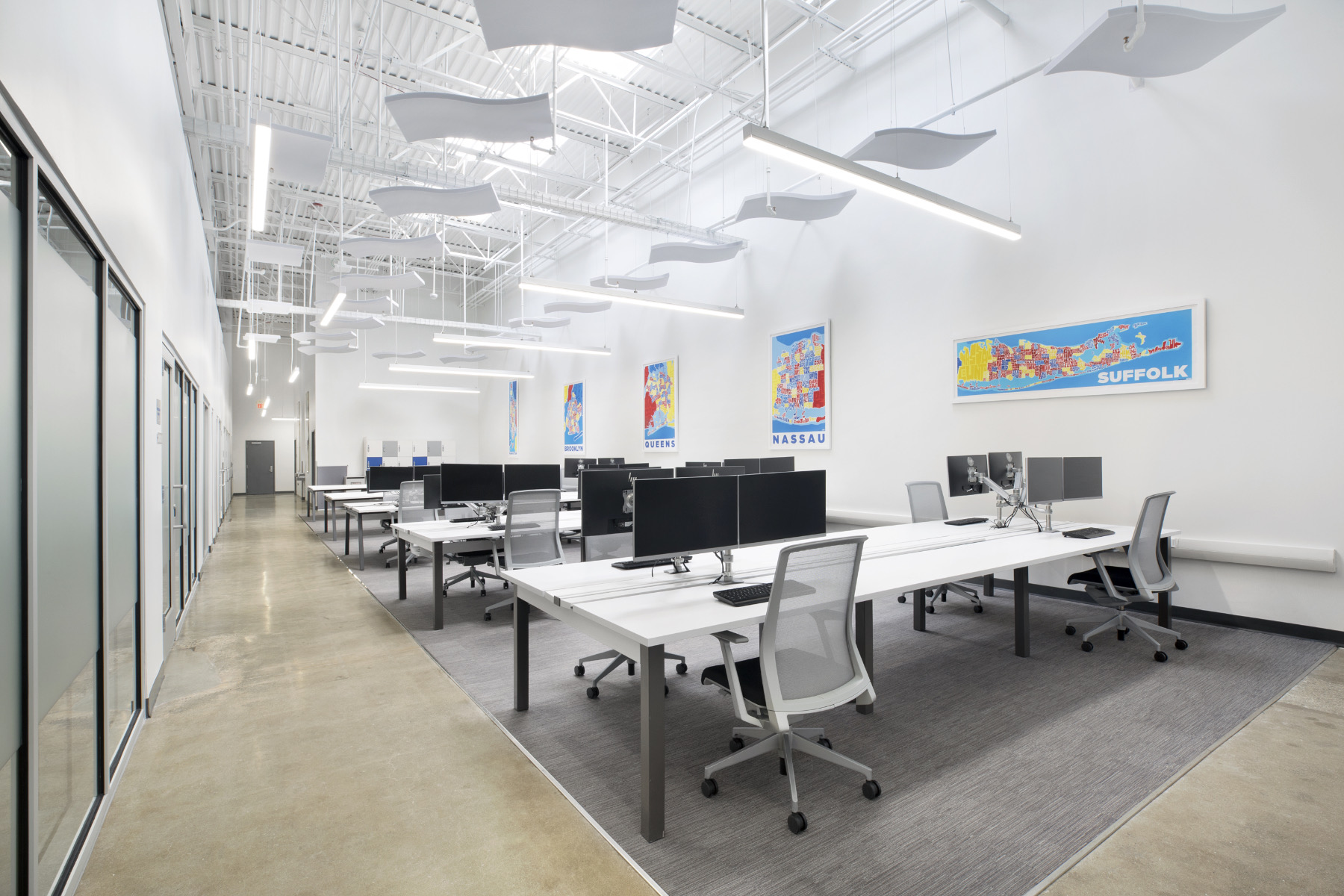 Open-plan workspace lidl-nyc-office-1