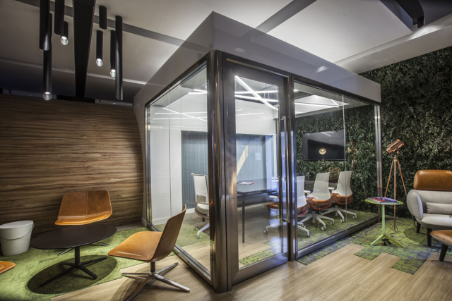 A Look Inside Paulo Octavio’s Brasilia Office