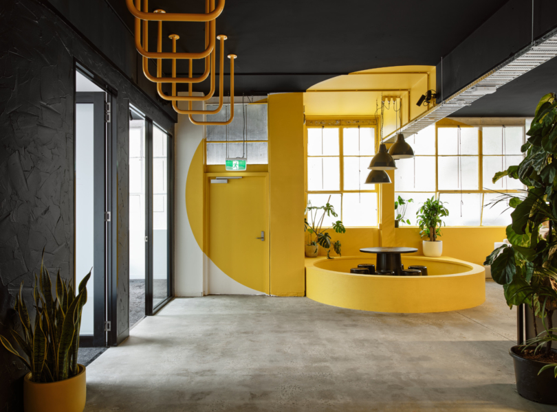 yellow-desk-coworking-8