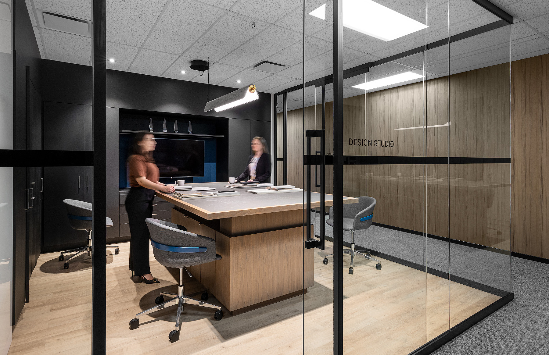 A Tour of Menkes’ New Toronto Office - Officelovin'