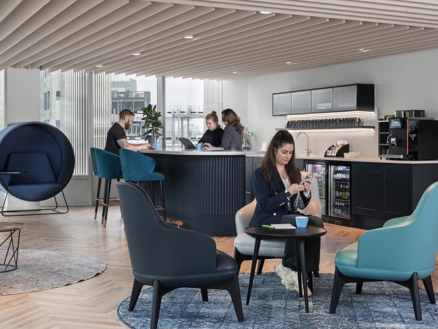 Communal space / Café rsm-office-london_4