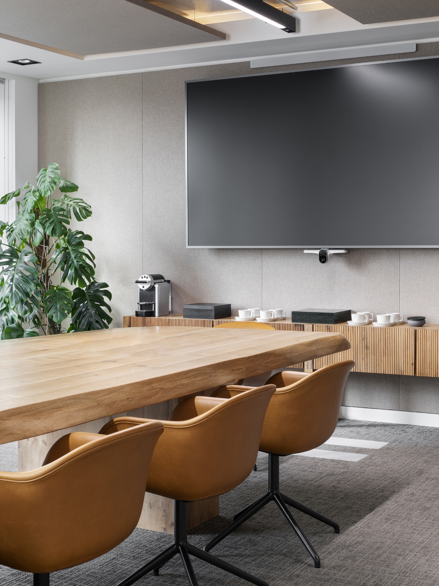 Conference room starwood-capital-office-5