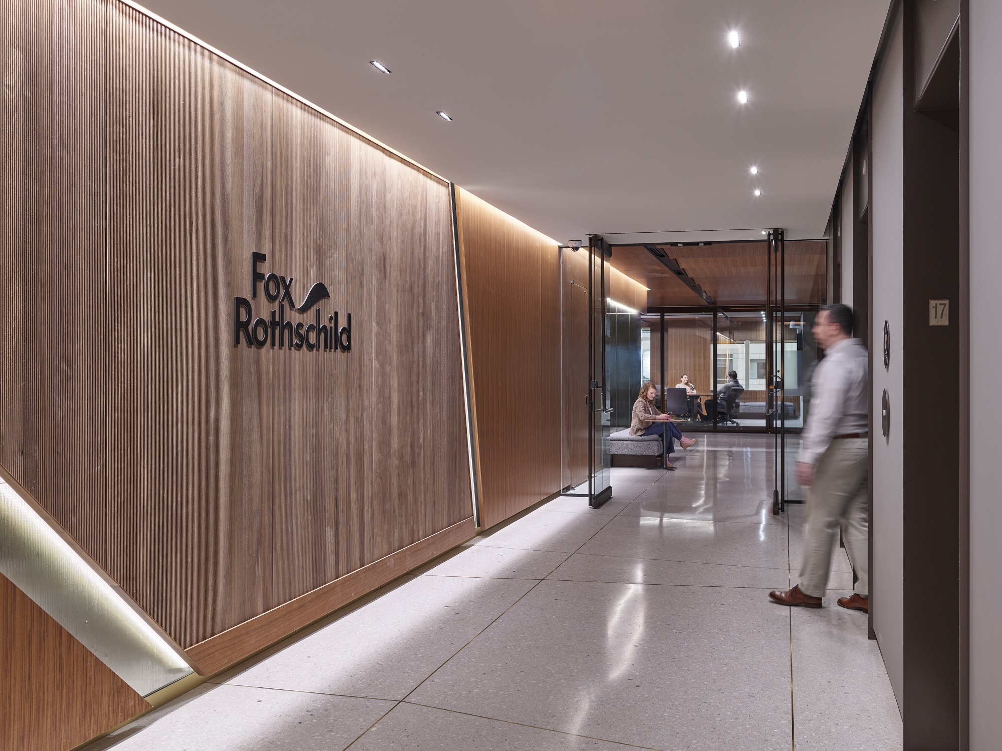 Corridor fca-fox-philadelphia-office-1