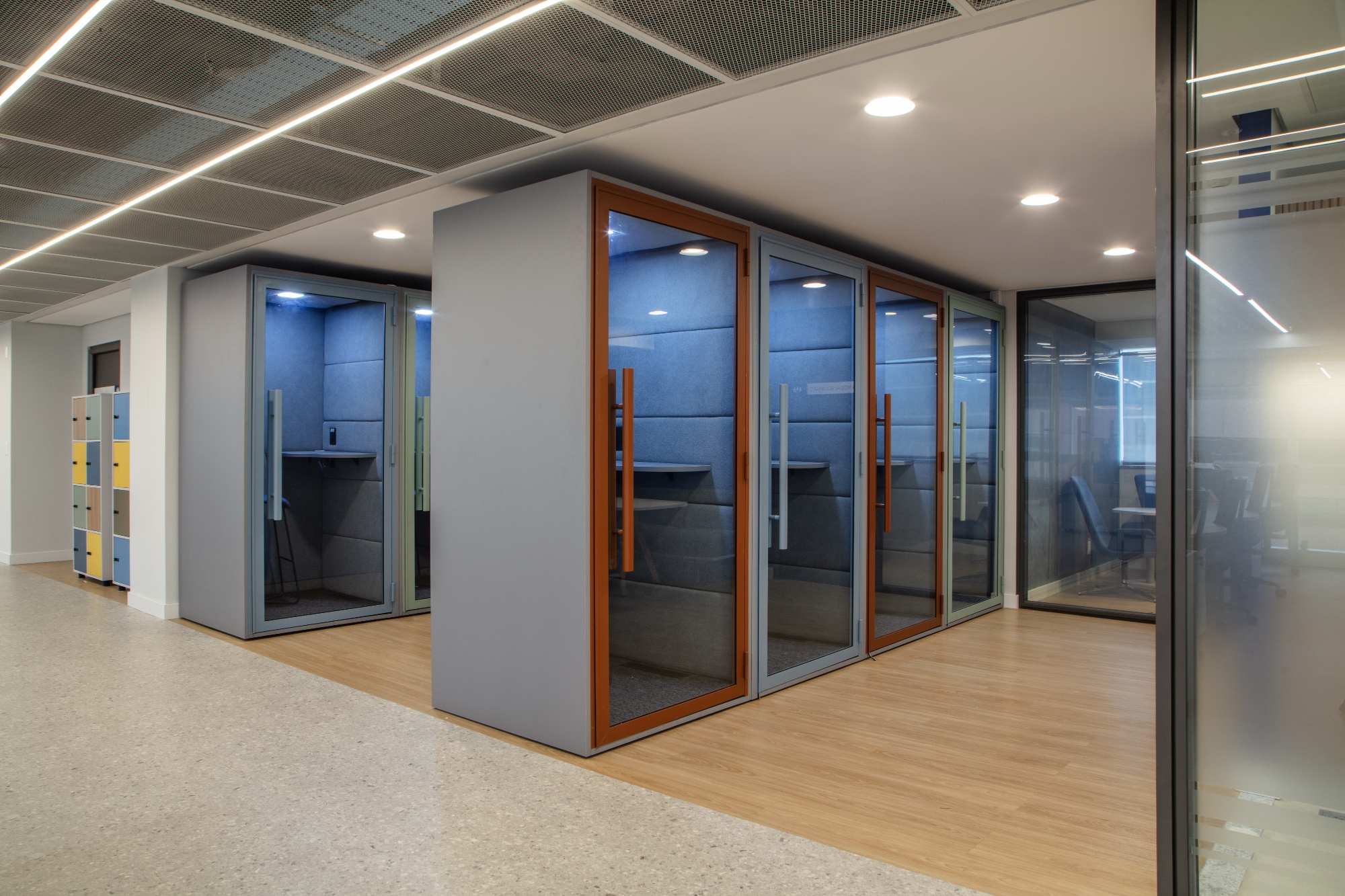 Phone booths sest-senat-brasilia-office-17