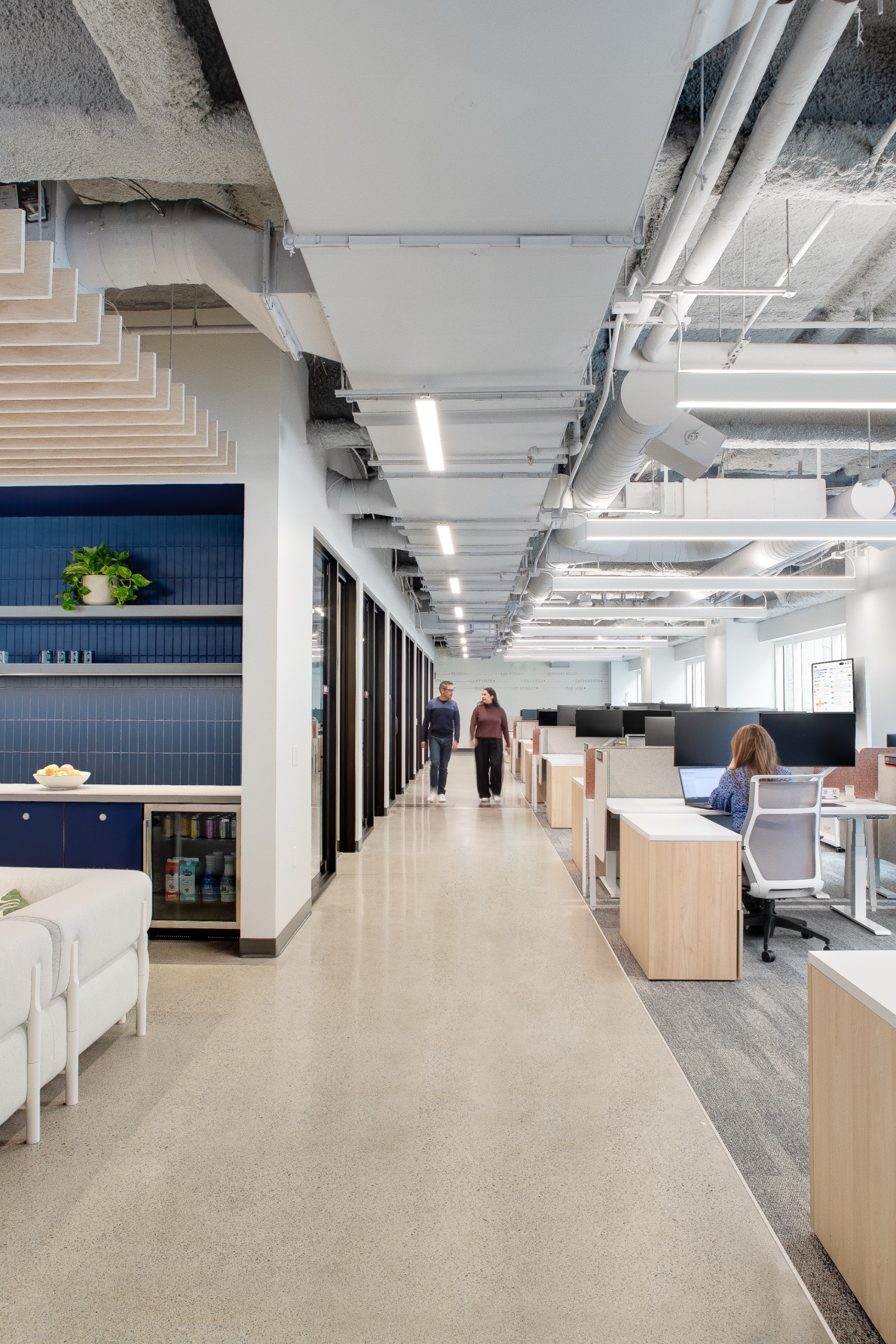 Opem-plan workspace mccarthy-office-7