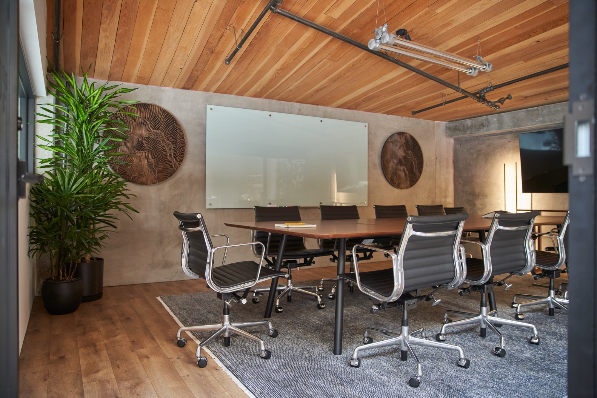 Meeting room footwork-m7