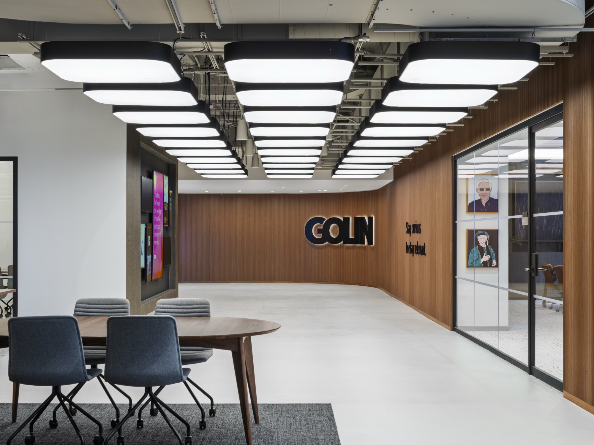Corridor ipg-chicago-office-5