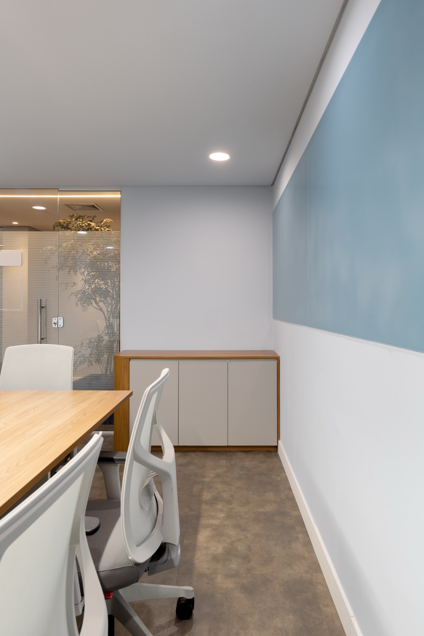 Meeting room conexis-office-5