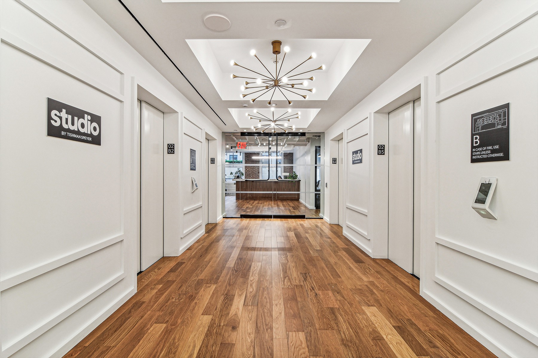 Corridor tishman-coworking-16