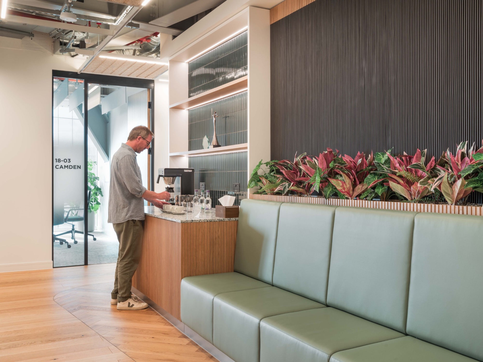 Lounge faegre-drinker-office-8