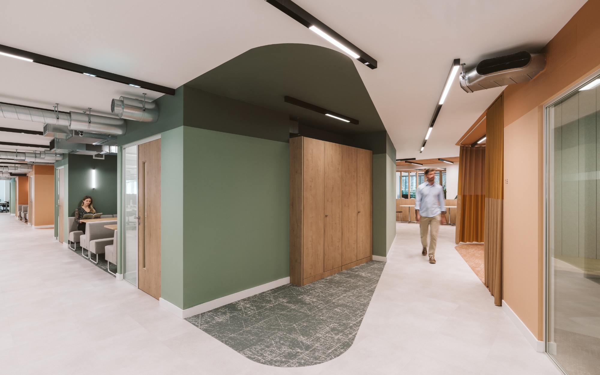 Corridor avison-young-11 – 9