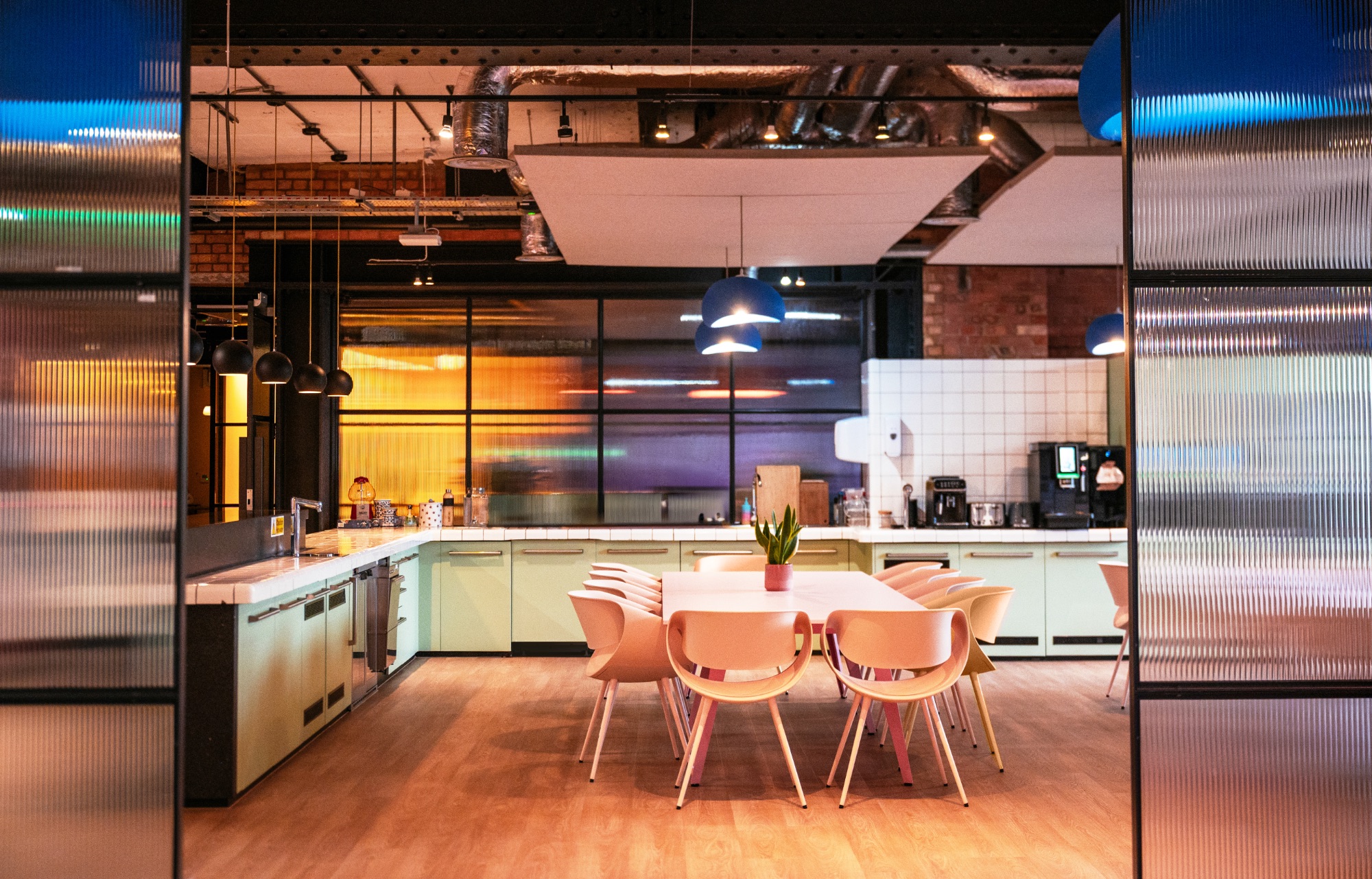 Kitchen / Café wild-london-office-8