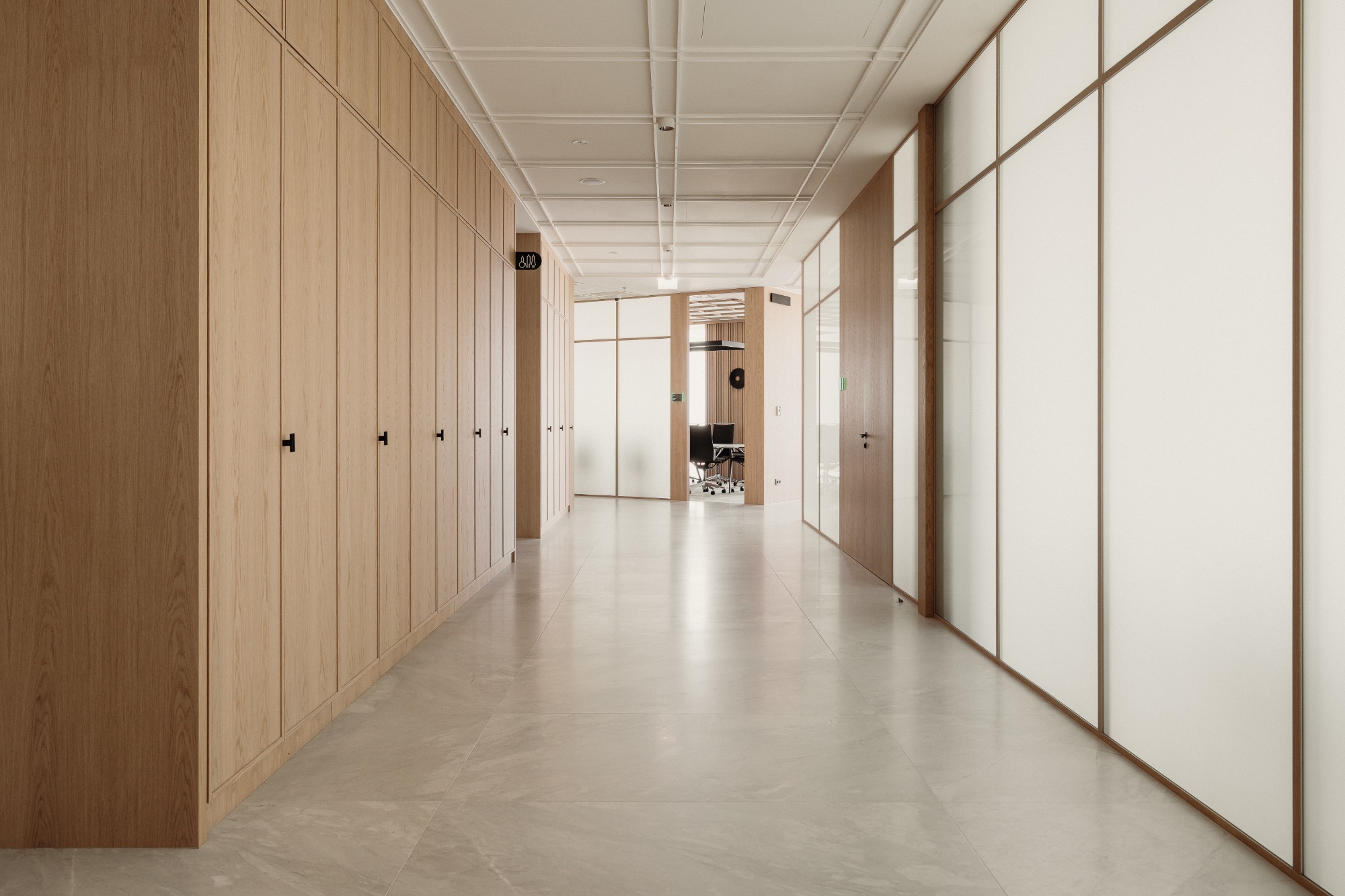 Corridor baker-mackenzie-office-13