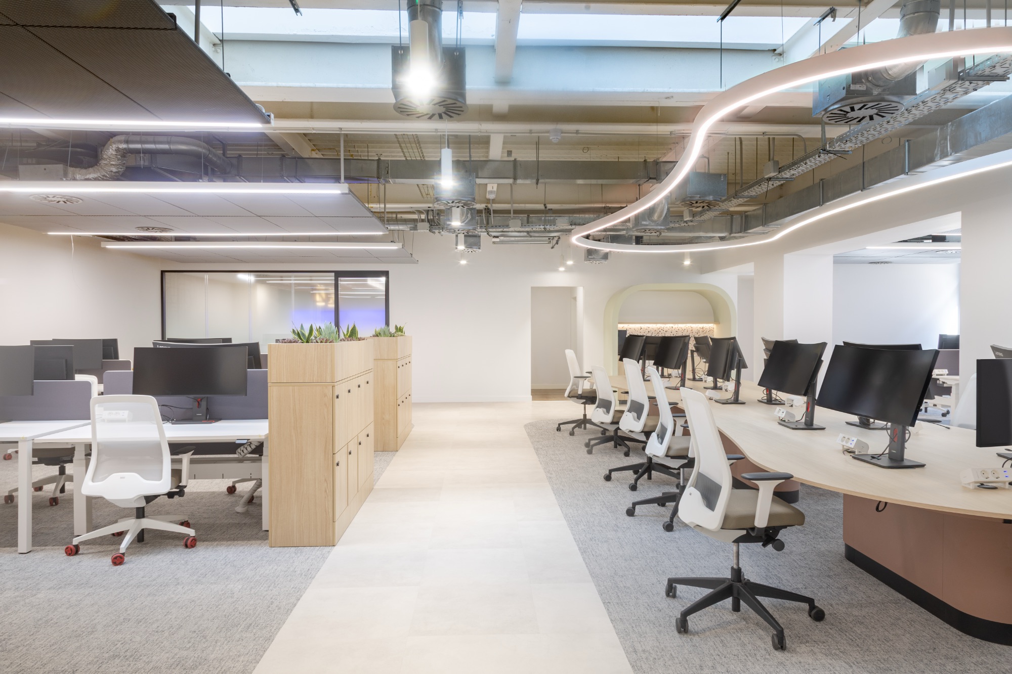Open space workstations criteo-barcelona-office-2