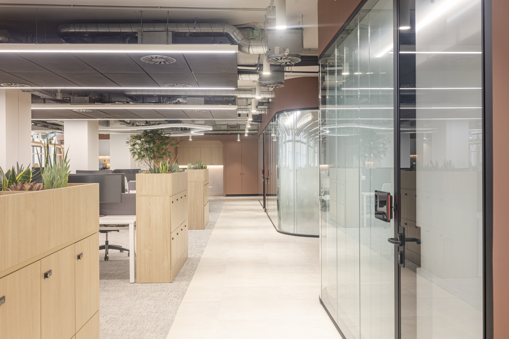 Open space workstations criteo-barcelona-office-4