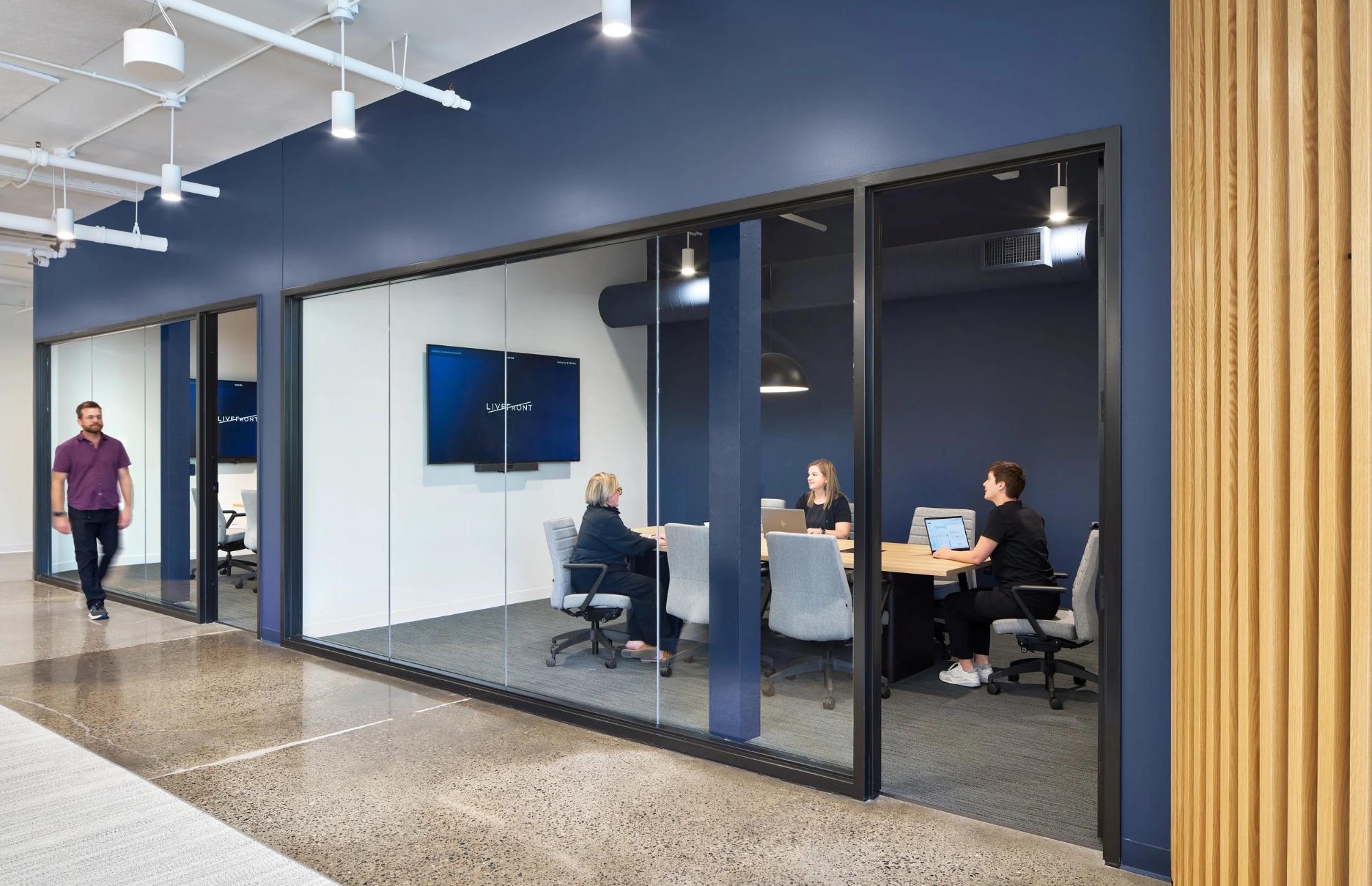 Meeting room livefront-office-10