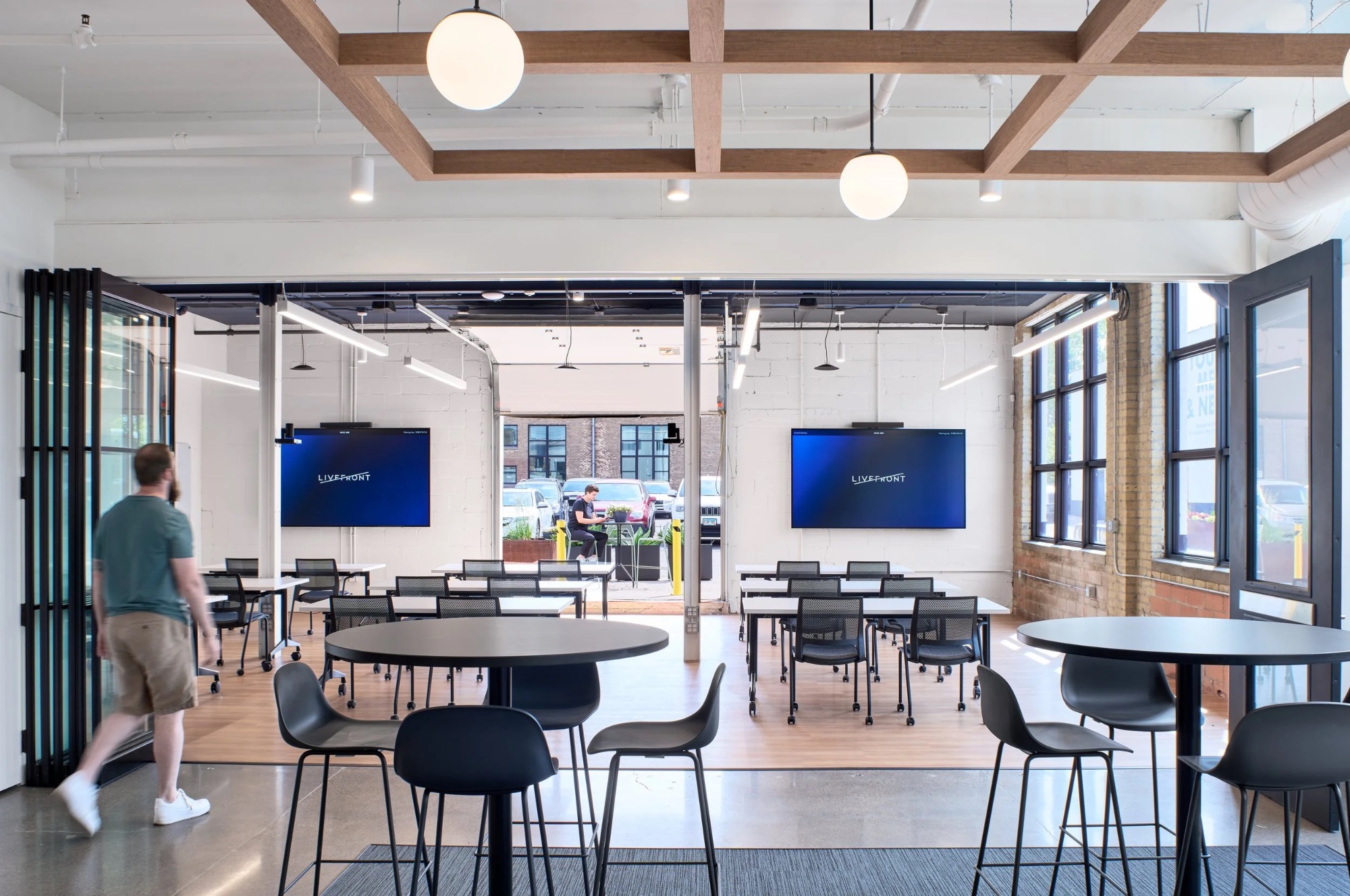 Breakout space livefront-office-6