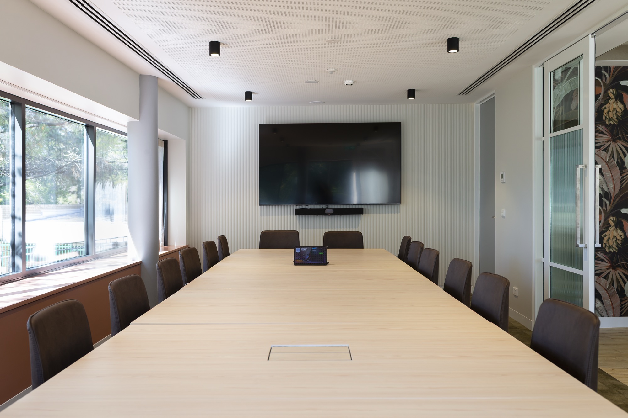 Meeting room momentum-property-office-1