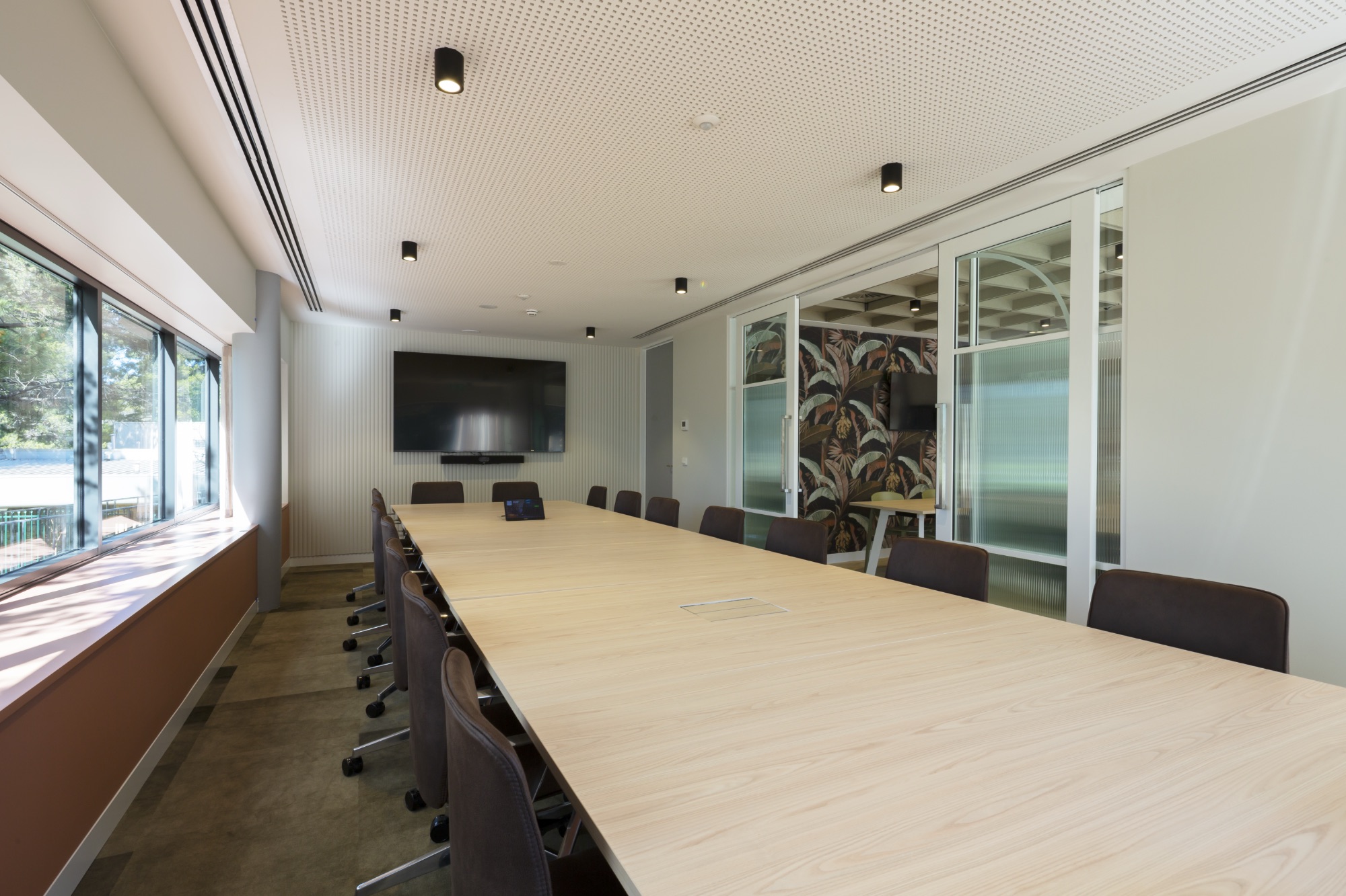 Meeting room momentum-property-office-2
