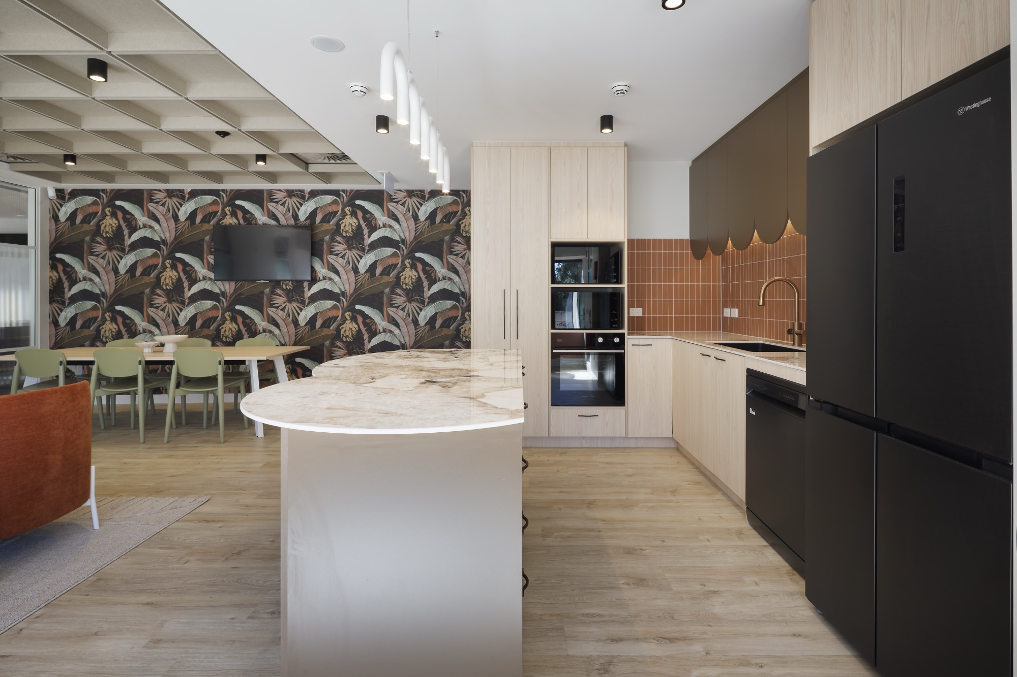 Collaborative space / Kitchen momentum-property-office-5